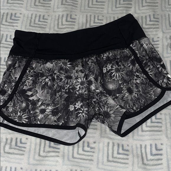 Lululemon Run Times Shorts - Picture 1 of 9